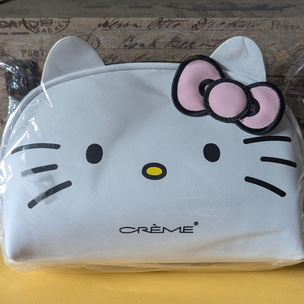 Hello Kitty White and Pink Cosmetic Bag
